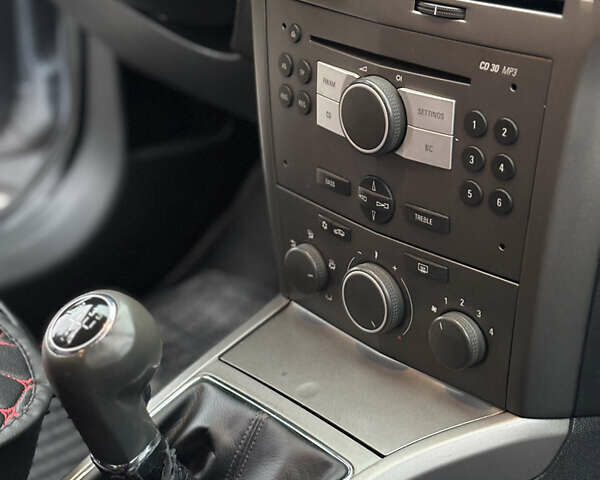 Сірий Опель Астра, об'ємом двигуна 1.4 л та пробігом 281 тис. км за 4400 $, фото 21 на Automoto.ua