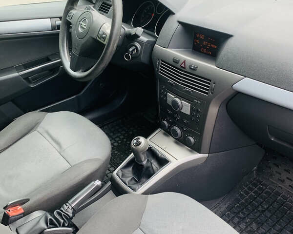 Сірий Опель Астра, об'ємом двигуна 1.6 л та пробігом 242 тис. км за 4600 $, фото 5 на Automoto.ua