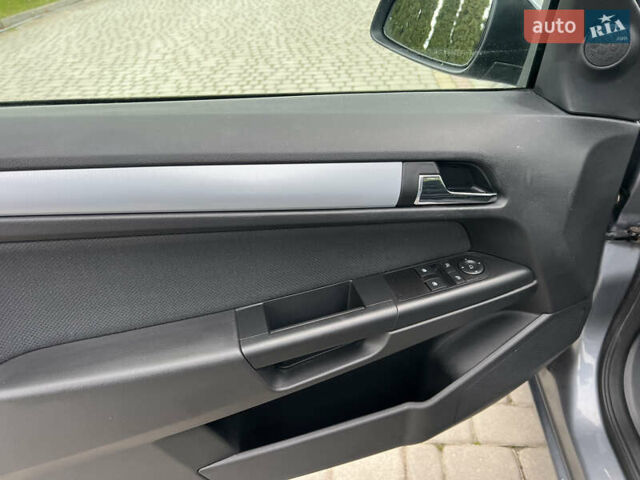 Серый Опель Астра, объемом двигателя 1.6 л и пробегом 259 тыс. км за 5100 $, фото 22 на Automoto.ua