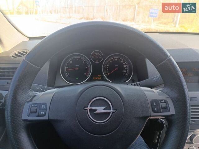 Серый Опель Астра, объемом двигателя 1.69 л и пробегом 335 тыс. км за 3700 $, фото 22 на Automoto.ua