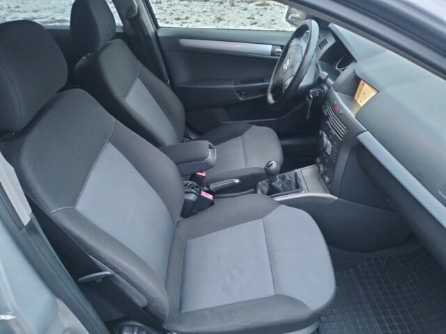 Серый Опель Астра, объемом двигателя 1.7 л и пробегом 3 тыс. км за 4399 $, фото 14 на Automoto.ua