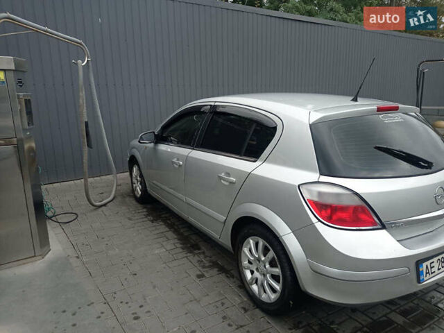 Сірий Опель Астра, об'ємом двигуна 1.6 л та пробігом 235 тис. км за 3600 $, фото 4 на Automoto.ua