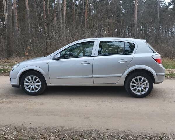 Серый Опель Астра, объемом двигателя 1.6 л и пробегом 240 тыс. км за 4600 $, фото 7 на Automoto.ua