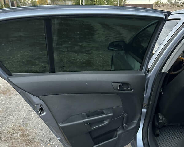 Серый Опель Астра, объемом двигателя 1.6 л и пробегом 264 тыс. км за 4500 $, фото 22 на Automoto.ua