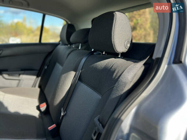 Опель Астра 2005 в Ивано-Франковске на Automoto.ua Серый Опель Астра, объемом двигателя 1.8 л и пробегом 155 тыс. км за 6350 $, фото 50 на Automoto.ua