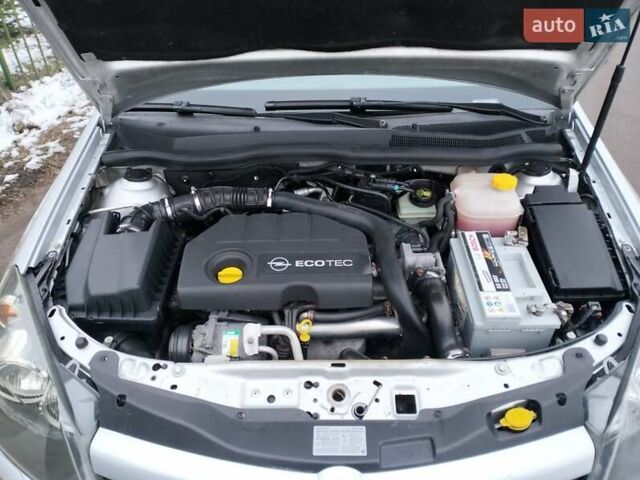 Серый Опель Астра, объемом двигателя 1.7 л и пробегом 250 тыс. км за 4800 $, фото 15 на Automoto.ua