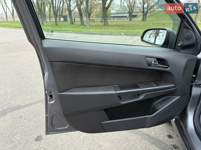 Серый Опель Астра, объемом двигателя 1.6 л и пробегом 180 тыс. км за 6350 $, фото 11 на Automoto.ua