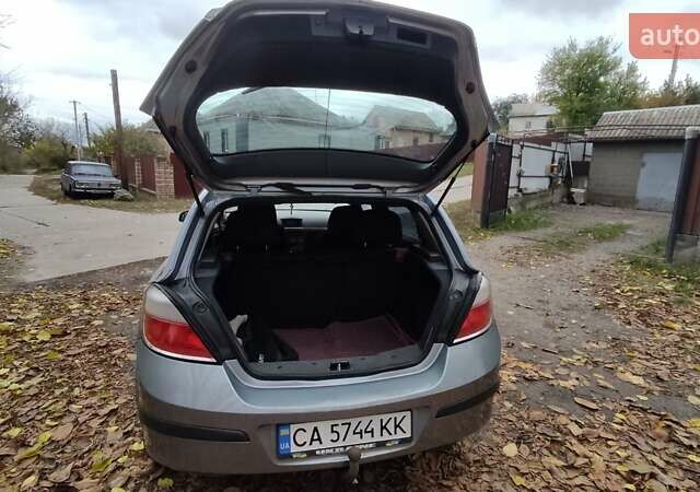 Серый Опель Астра, объемом двигателя 1.4 л и пробегом 327 тыс. км за 4400 $, фото 18 на Automoto.ua