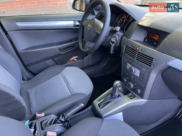 Серый Опель Астра, объемом двигателя 1.8 л и пробегом 196 тыс. км за 6500 $, фото 21 на Automoto.ua