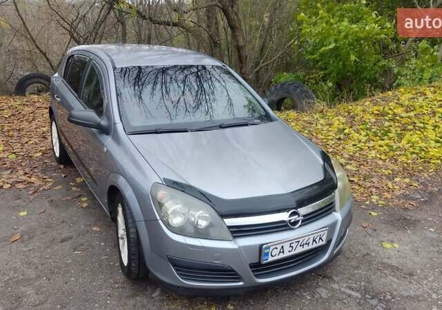 Серый Опель Астра, объемом двигателя 1.4 л и пробегом 327 тыс. км за 4400 $, фото 14 на Automoto.ua