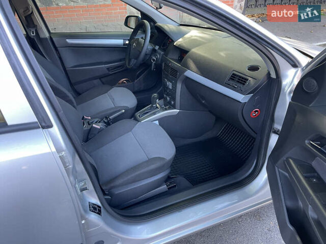 Серый Опель Астра, объемом двигателя 1.8 л и пробегом 196 тыс. км за 6500 $, фото 18 на Automoto.ua