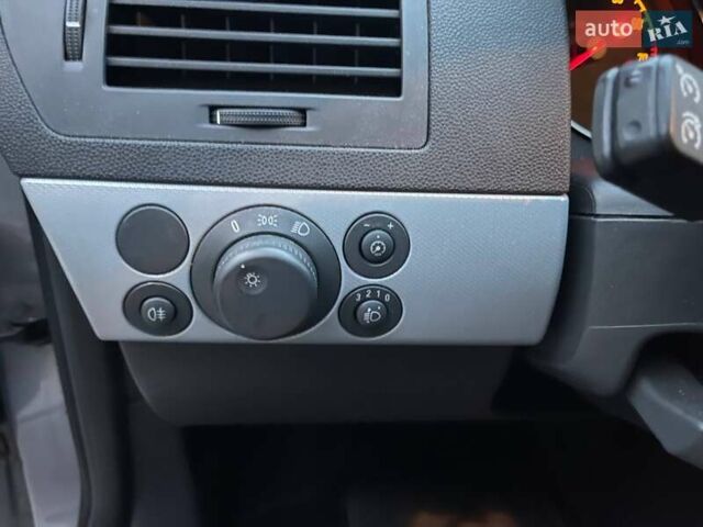 Серый Опель Астра, объемом двигателя 1.8 л и пробегом 175 тыс. км за 6200 $, фото 25 на Automoto.ua