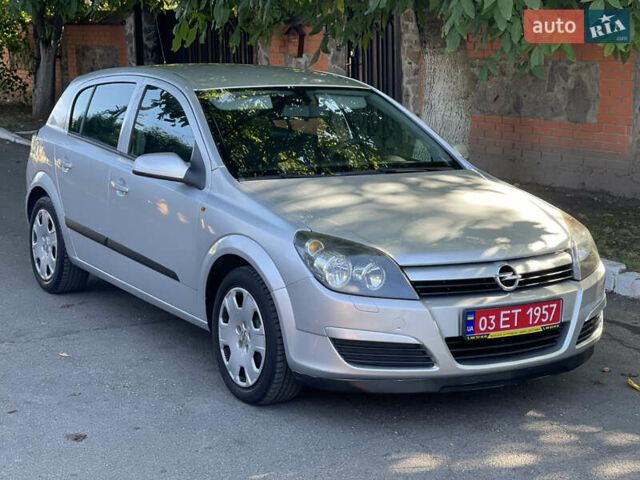 Серый Опель Астра, объемом двигателя 1.8 л и пробегом 196 тыс. км за 6500 $, фото 1 на Automoto.ua
