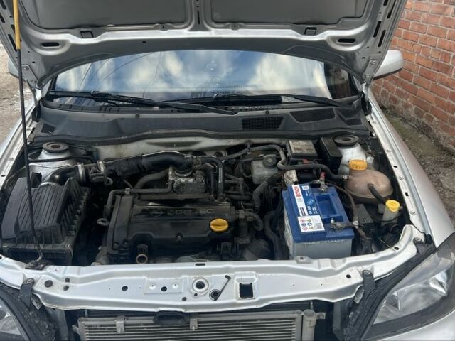 Серый Опель Астра, объемом двигателя 1.4 л и пробегом 200 тыс. км за 4000 $, фото 3 на Automoto.ua