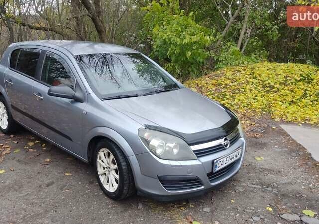 Серый Опель Астра, объемом двигателя 1.4 л и пробегом 327 тыс. км за 4400 $, фото 13 на Automoto.ua