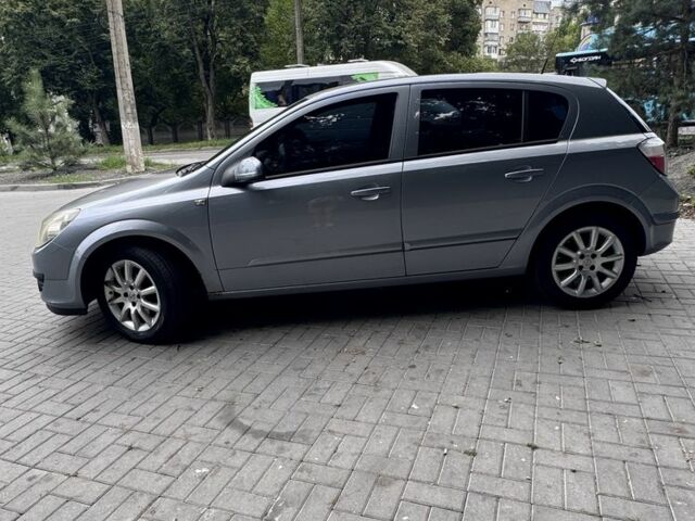 Серый Опель Астра, объемом двигателя 1.6 л и пробегом 187 тыс. км за 4500 $, фото 1 на Automoto.ua