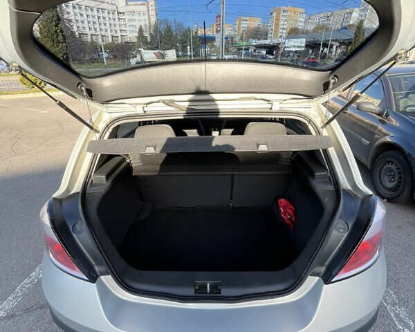 Серый Опель Астра, объемом двигателя 1.6 л и пробегом 236 тыс. км за 3900 $, фото 5 на Automoto.ua