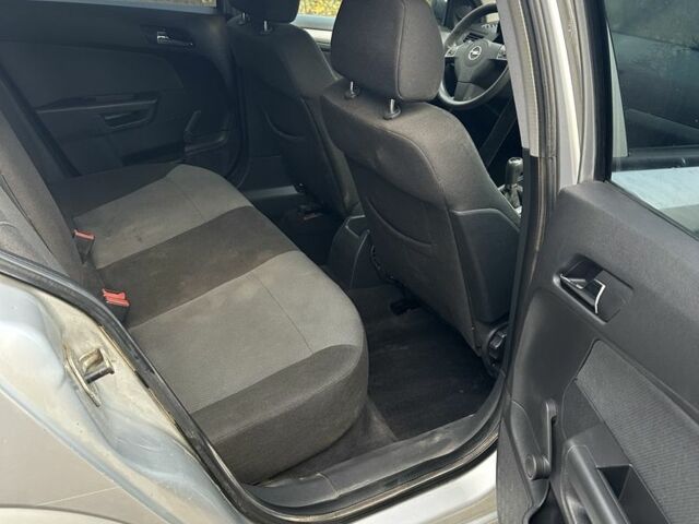 Серый Опель Астра, объемом двигателя 1.7 л и пробегом 324 тыс. км за 2350 $, фото 9 на Automoto.ua