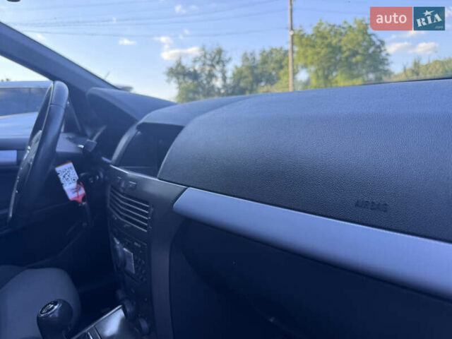 Серый Опель Астра, объемом двигателя 1.6 л и пробегом 220 тыс. км за 5350 $, фото 55 на Automoto.ua