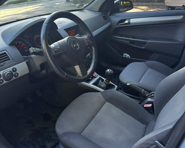 Серый Опель Астра, объемом двигателя 1.36 л и пробегом 211 тыс. км за 4200 $, фото 14 на Automoto.ua