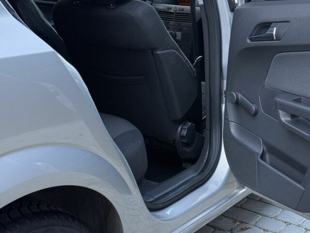 Серый Опель Астра, объемом двигателя 1.6 л и пробегом 287 тыс. км за 4700 $, фото 11 на Automoto.ua