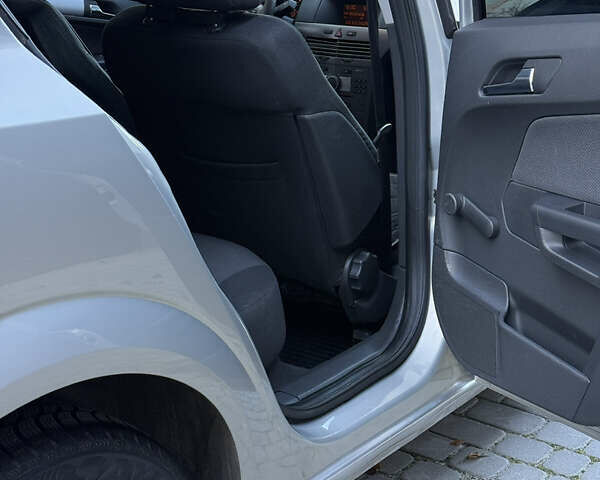 Серый Опель Астра, объемом двигателя 1.6 л и пробегом 287 тыс. км за 4700 $, фото 22 на Automoto.ua