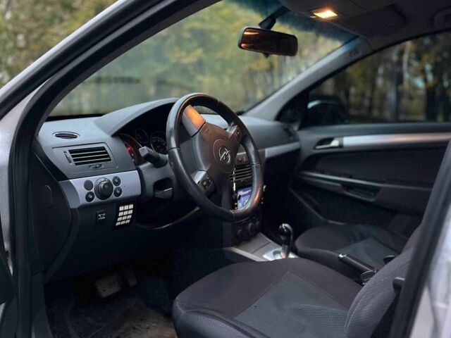 Серый Опель Астра, объемом двигателя 1.6 л и пробегом 248 тыс. км за 4600 $, фото 9 на Automoto.ua