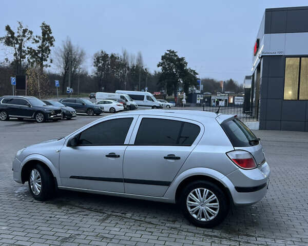 Серый Опель Астра, объемом двигателя 1.6 л и пробегом 140 тыс. км за 3450 $, фото 2 на Automoto.ua