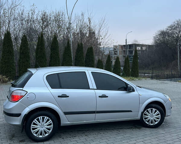 Серый Опель Астра, объемом двигателя 1.6 л и пробегом 140 тыс. км за 3450 $, фото 12 на Automoto.ua