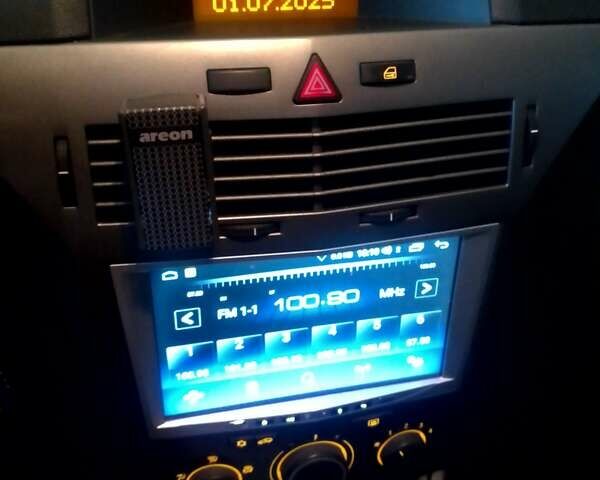 Серый Опель Астра, объемом двигателя 1.6 л и пробегом 246 тыс. км за 5400 $, фото 12 на Automoto.ua