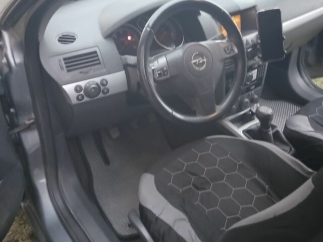 Серый Опель Астра, объемом двигателя 1.2 л и пробегом 325 тыс. км за 3750 $, фото 5 на Automoto.ua