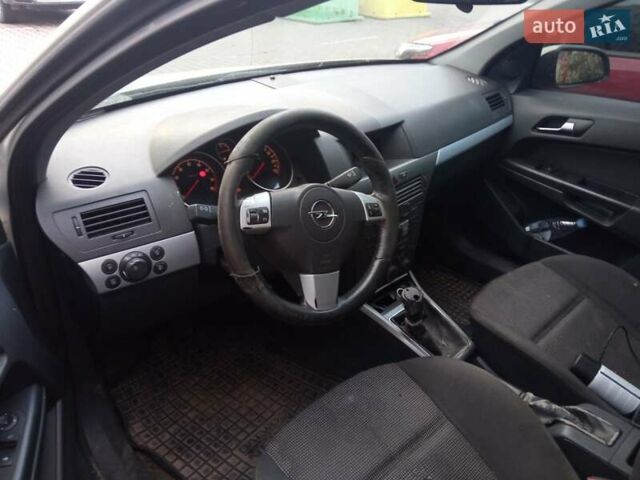 Серый Опель Астра, объемом двигателя 1.8 л и пробегом 333 тыс. км за 2450 $, фото 3 на Automoto.ua