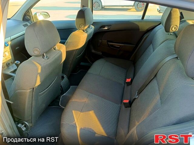 Серый Опель Астра, объемом двигателя 1.6 л и пробегом 117 тыс. км за 5000 $, фото 11 на Automoto.ua