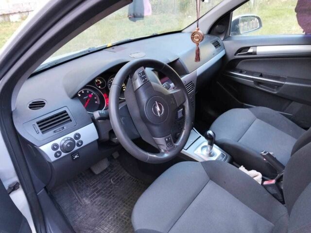 Серый Опель Астра, объемом двигателя 1.6 л и пробегом 290 тыс. км за 3500 $, фото 4 на Automoto.ua