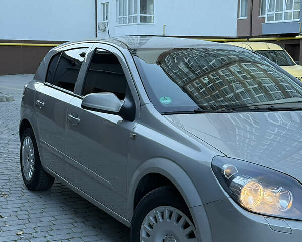 Серый Опель Астра, объемом двигателя 1.6 л и пробегом 287 тыс. км за 4700 $, фото 2 на Automoto.ua