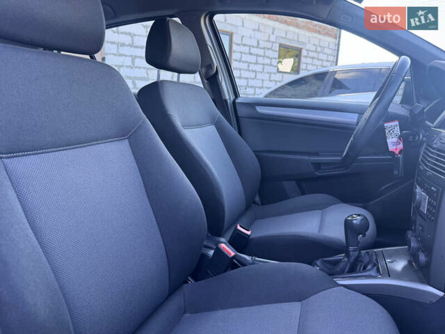 Серый Опель Астра, объемом двигателя 1.6 л и пробегом 220 тыс. км за 5350 $, фото 54 на Automoto.ua