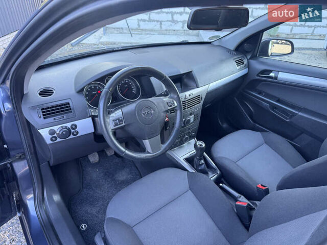 Серый Опель Астра, объемом двигателя 1.6 л и пробегом 220 тыс. км за 5350 $, фото 35 на Automoto.ua