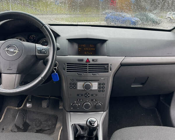 Серый Опель Астра, объемом двигателя 1.6 л и пробегом 140 тыс. км за 3899 $, фото 19 на Automoto.ua