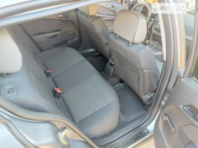 Серый Опель Астра, объемом двигателя 1.4 л и пробегом 90 тыс. км за 5200 $, фото 4 на Automoto.ua