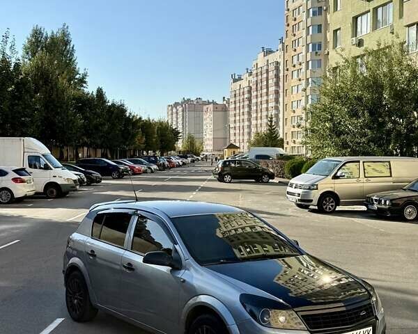 Серый Опель Астра, объемом двигателя 1.6 л и пробегом 340 тыс. км за 3850 $, фото 10 на Automoto.ua