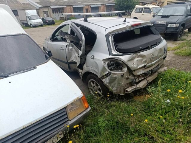 Серый Опель Астра, объемом двигателя 1.4 л и пробегом 123 тыс. км за 1300 $, фото 3 на Automoto.ua