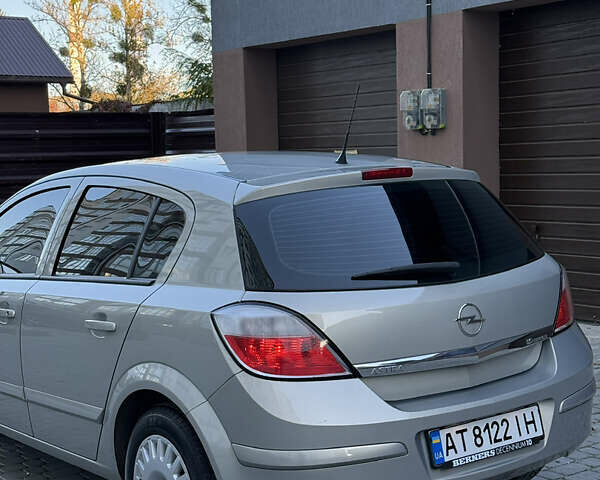 Серый Опель Астра, объемом двигателя 1.6 л и пробегом 287 тыс. км за 4700 $, фото 6 на Automoto.ua