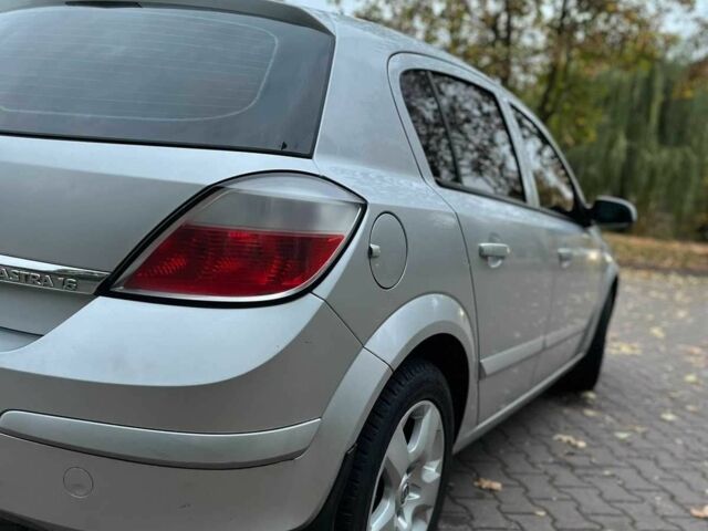 Серый Опель Астра, объемом двигателя 1.6 л и пробегом 248 тыс. км за 4600 $, фото 5 на Automoto.ua