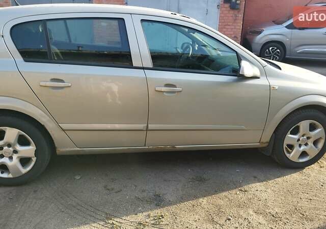 Опель Астра 2006 в Киеве на Automoto.ua Серый Опель Астра, объемом двигателя 1.6 л и пробегом 280 тыс. км за 4200 $, фото 3 на Automoto.ua