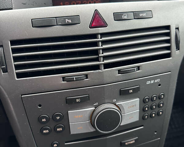 Серый Опель Астра, объемом двигателя 1.2 л и пробегом 274 тыс. км за 3399 $, фото 19 на Automoto.ua