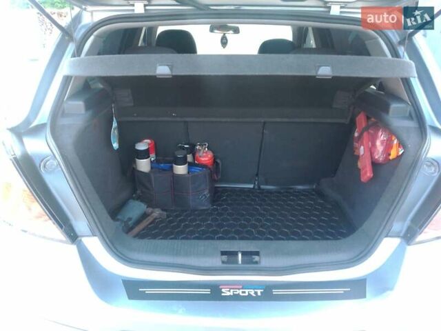 Серый Опель Астра, объемом двигателя 1.6 л и пробегом 246 тыс. км за 5400 $, фото 5 на Automoto.ua