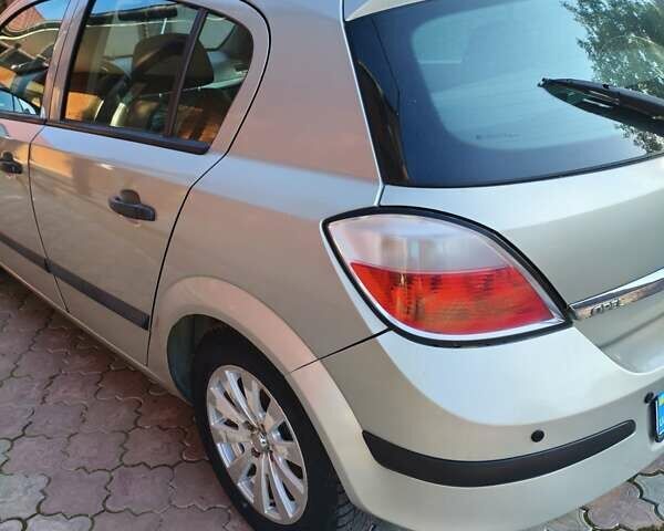 Серый Опель Астра, объемом двигателя 1.4 л и пробегом 216 тыс. км за 4500 $, фото 16 на Automoto.ua