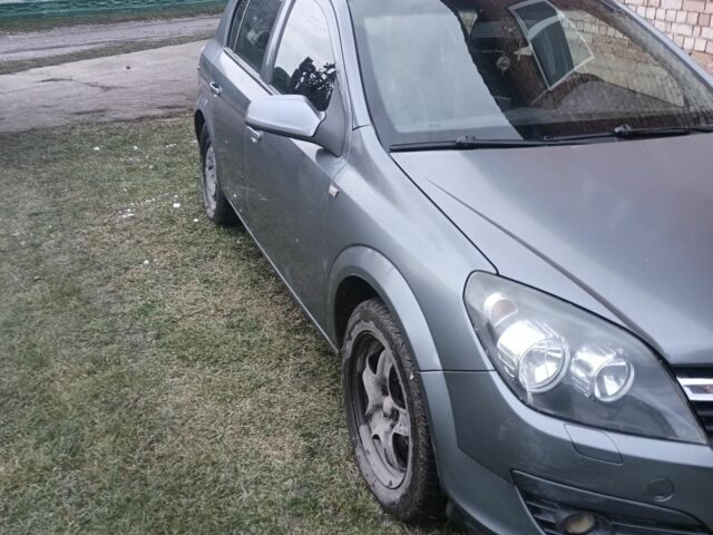 Серый Опель Астра, объемом двигателя 1.2 л и пробегом 325 тыс. км за 3750 $, фото 2 на Automoto.ua