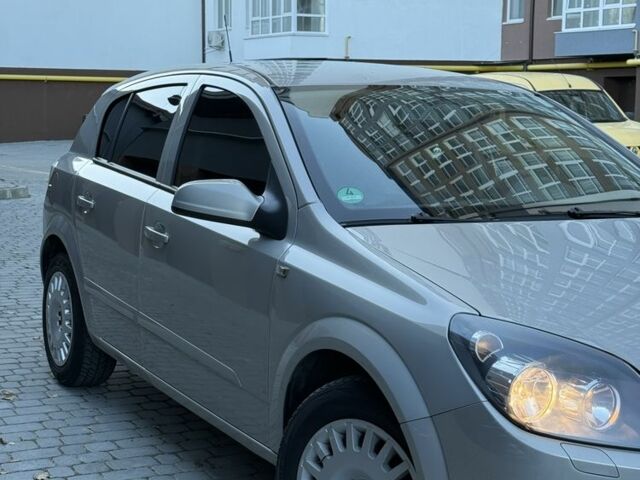 Серый Опель Астра, объемом двигателя 1.6 л и пробегом 287 тыс. км за 4700 $, фото 2 на Automoto.ua