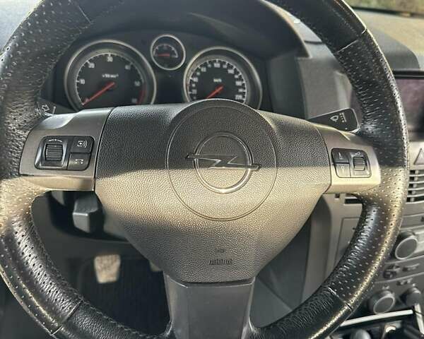 Серый Опель Астра, объемом двигателя 1.69 л и пробегом 150 тыс. км за 6500 $, фото 6 на Automoto.ua